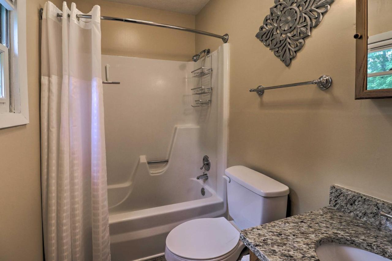 Hendersonville Home With Fire Pit 5 Mi To Downtown! Luaran gambar